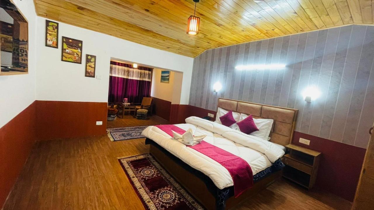 Hotel Hilltop At Mall Road Manali With Open Terrace Exterior photo